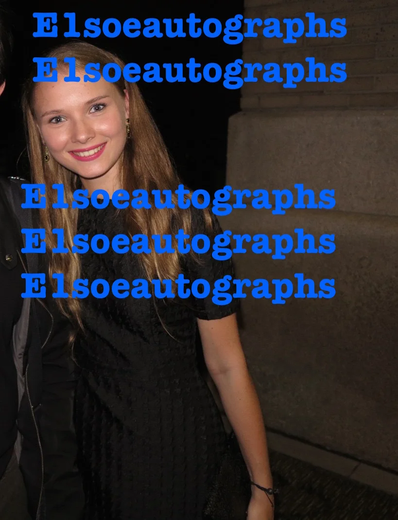 Yana Yonikova — Yana Yonikova signed The Tribe 8x10 Photo -Exact Proof, image 2