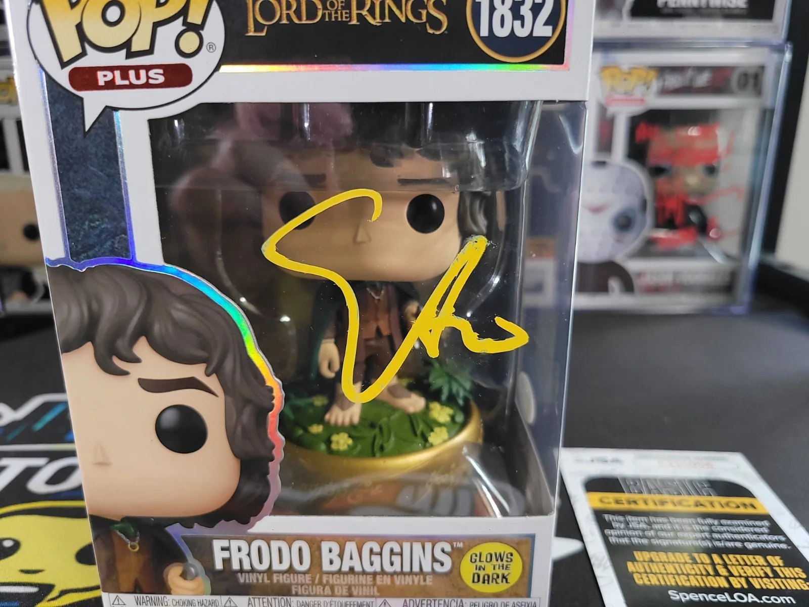 Elijah Wood — Frodo Baggins Funko Pop #1832 Glow in the Dark, Signed By Elijah Wood COA (JSA), изображение 2