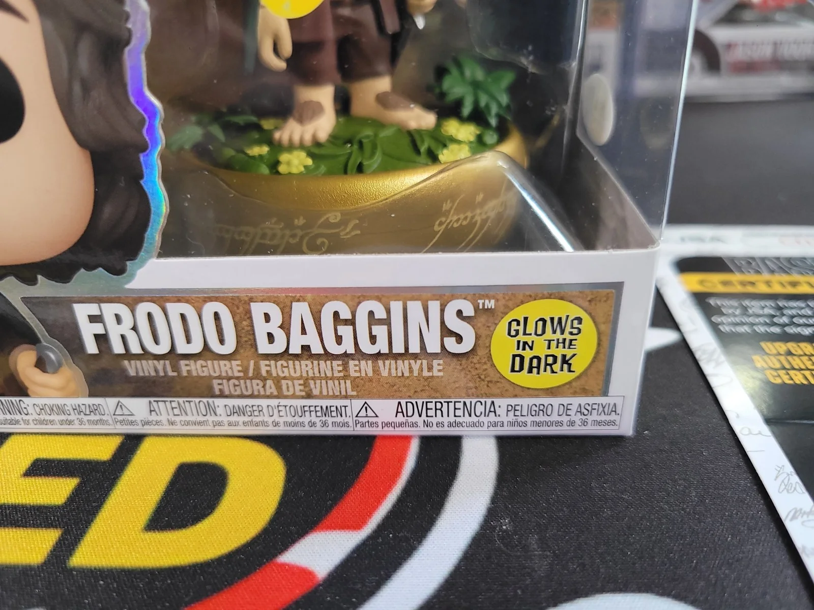 Elijah Wood — Frodo Baggins Funko Pop #1832 Glow in the Dark, Signed By Elijah Wood COA (JSA), изображение 3