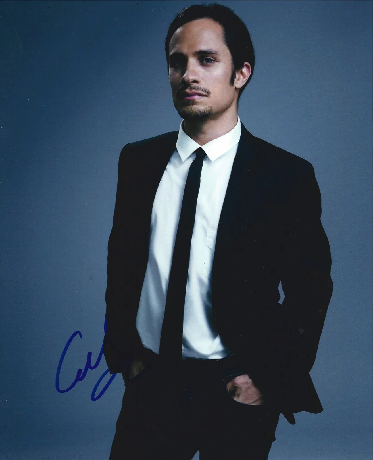 gael garcia bernal — Gael Garcia Bernal signed Mozart In The Jungle 8x10 photo - Proof