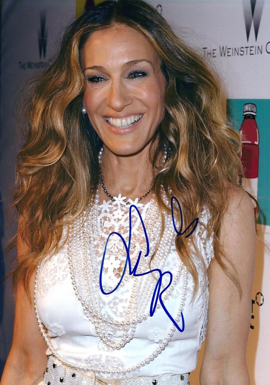 Sarah Jessica Parker — Sarah Jessica Parker signed Carrie Bradshaw 8x10 photo - Sex And The City