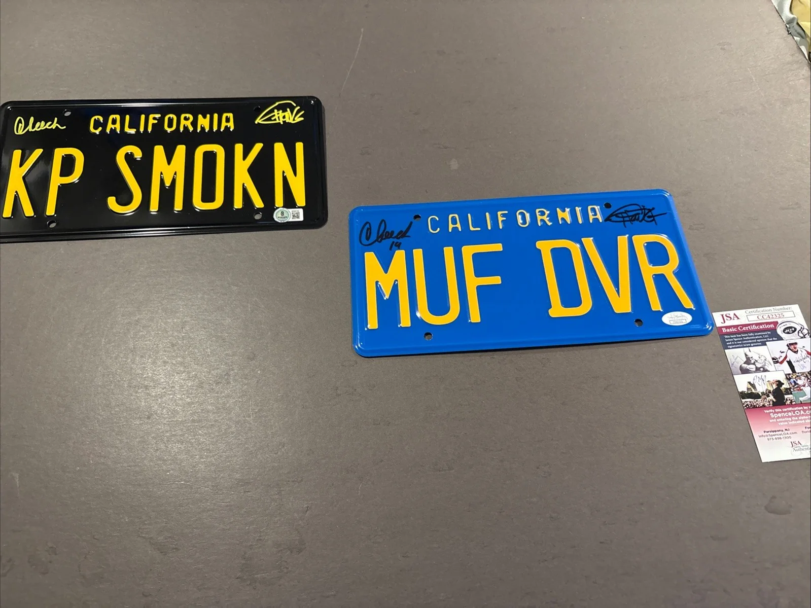Cheech, Chong — Cheech and Chong Autographed Signed KP SMOKN & MUF DVR Lic Plates-Beckett/JSA, изображение 2