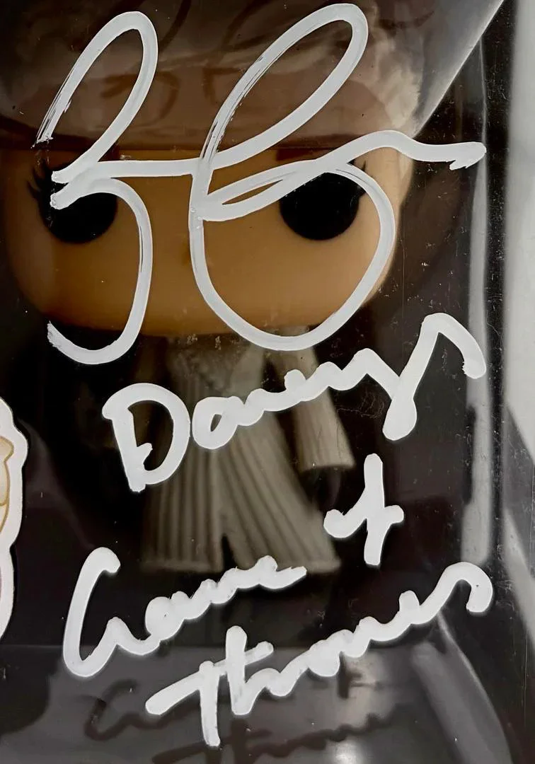 Emilia Clarke — Emilia Clarke Signed Funko #59 Daenerys Targaryen w/char name & quote (GOT)-SWAU, изображение 2