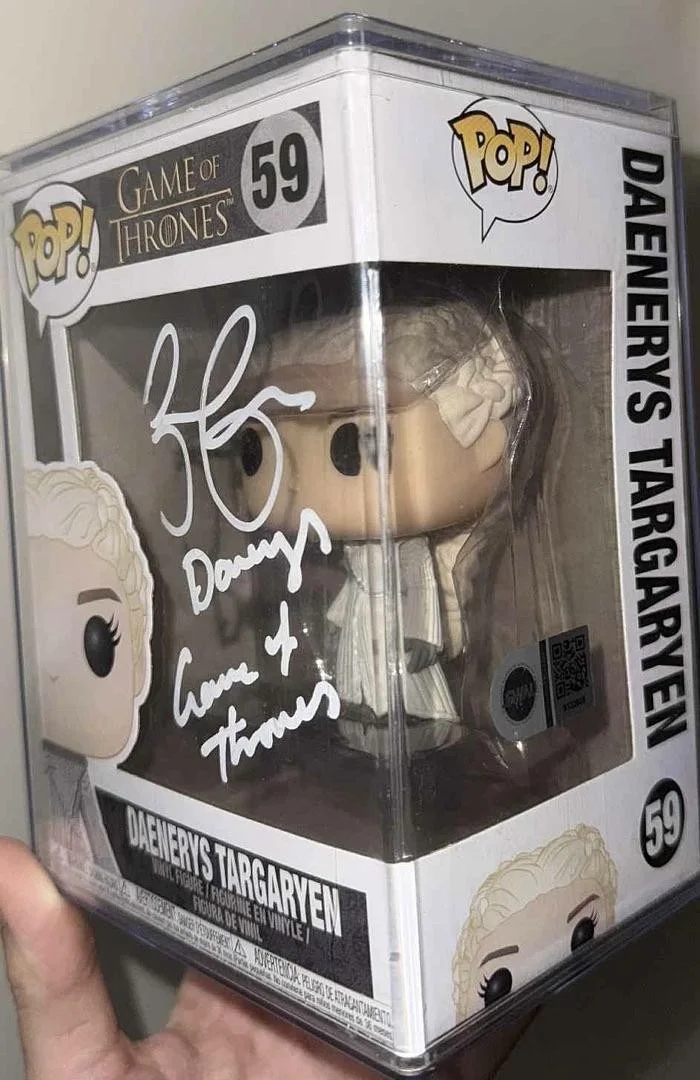 Emilia Clarke — Emilia Clarke Signed Funko #59 Daenerys Targaryen w/char name & quote (GOT)-SWAU, изображение 3