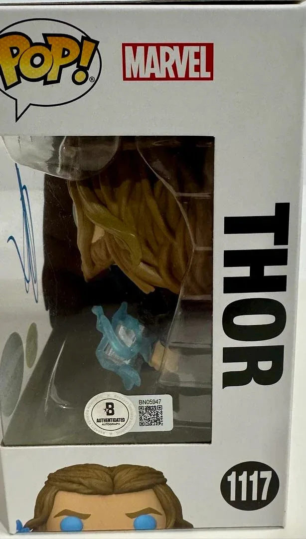 Chris Hemsworth — Chris Hemsworth Signed Funko Pop #1117 "Thor" Avengers Endgame - Beckett COA, изображение 3