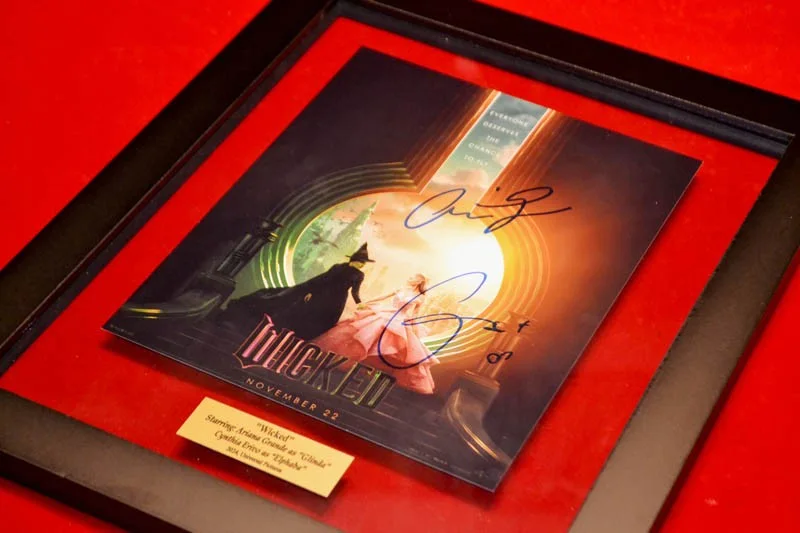 Ariana Grande, Cynthia Erivo — Signed WICKED Cast Autograph, ARIANA GRANDE & CYNTHIA ERIVO, Blu DVD, COA, FRAME, image 3