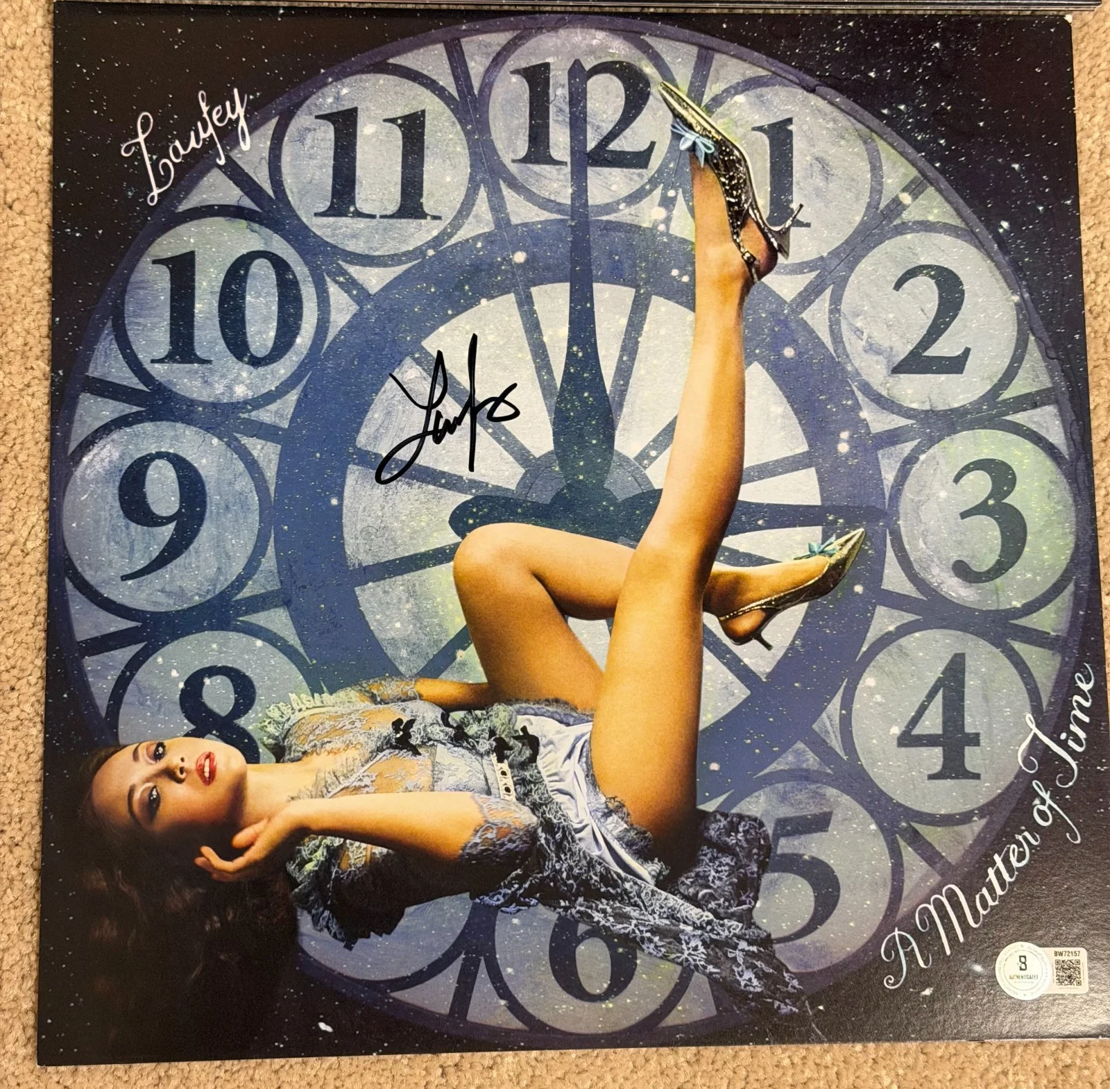 Laufey A Matter Of Time Vinyl LP & Signed Photo Card Beckett BAS COA Autographed, изображение 4