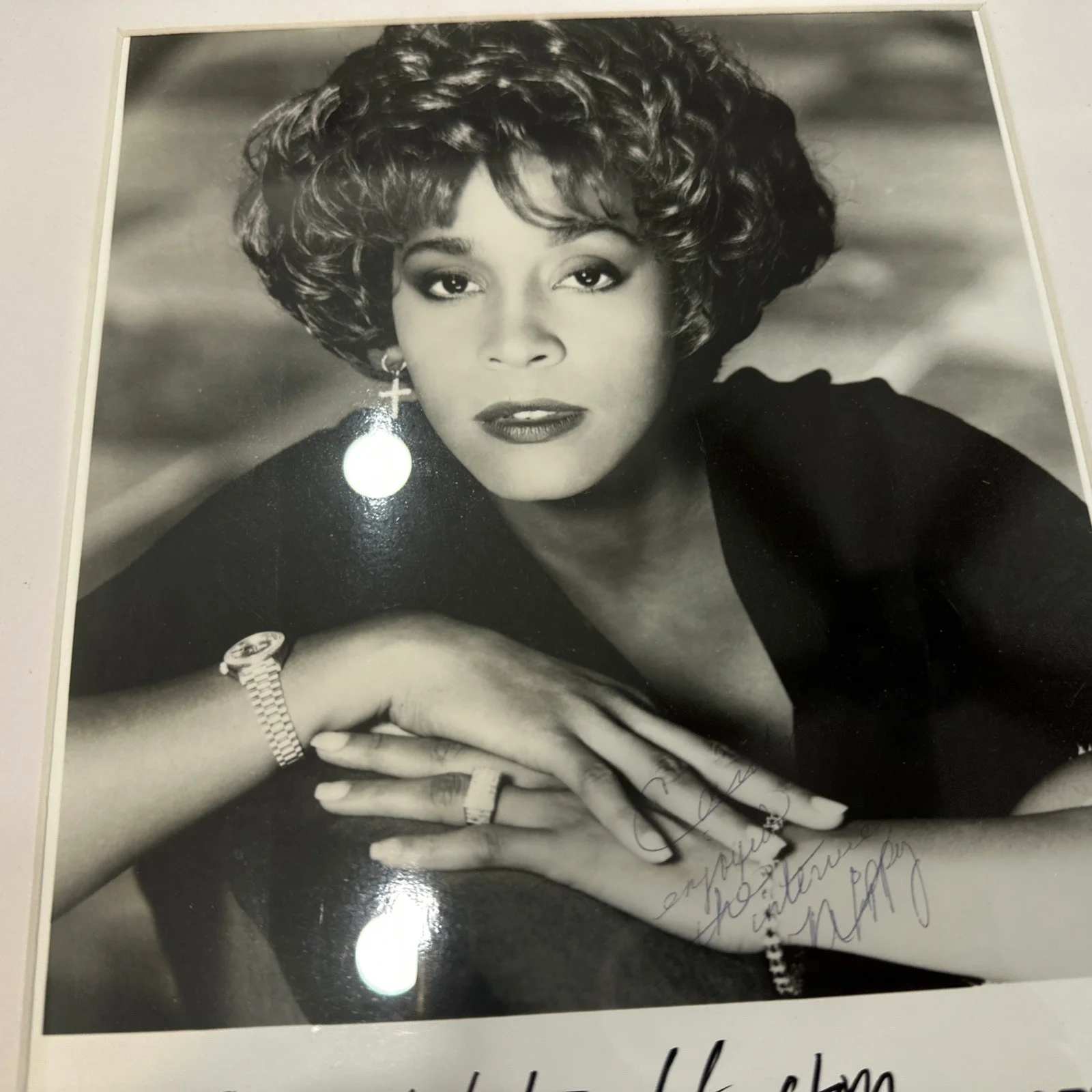 Whitney Houston “Nippy” Signed Autographed 8x10 W/Matting & Framed 12x15!!🔥, изображение 3