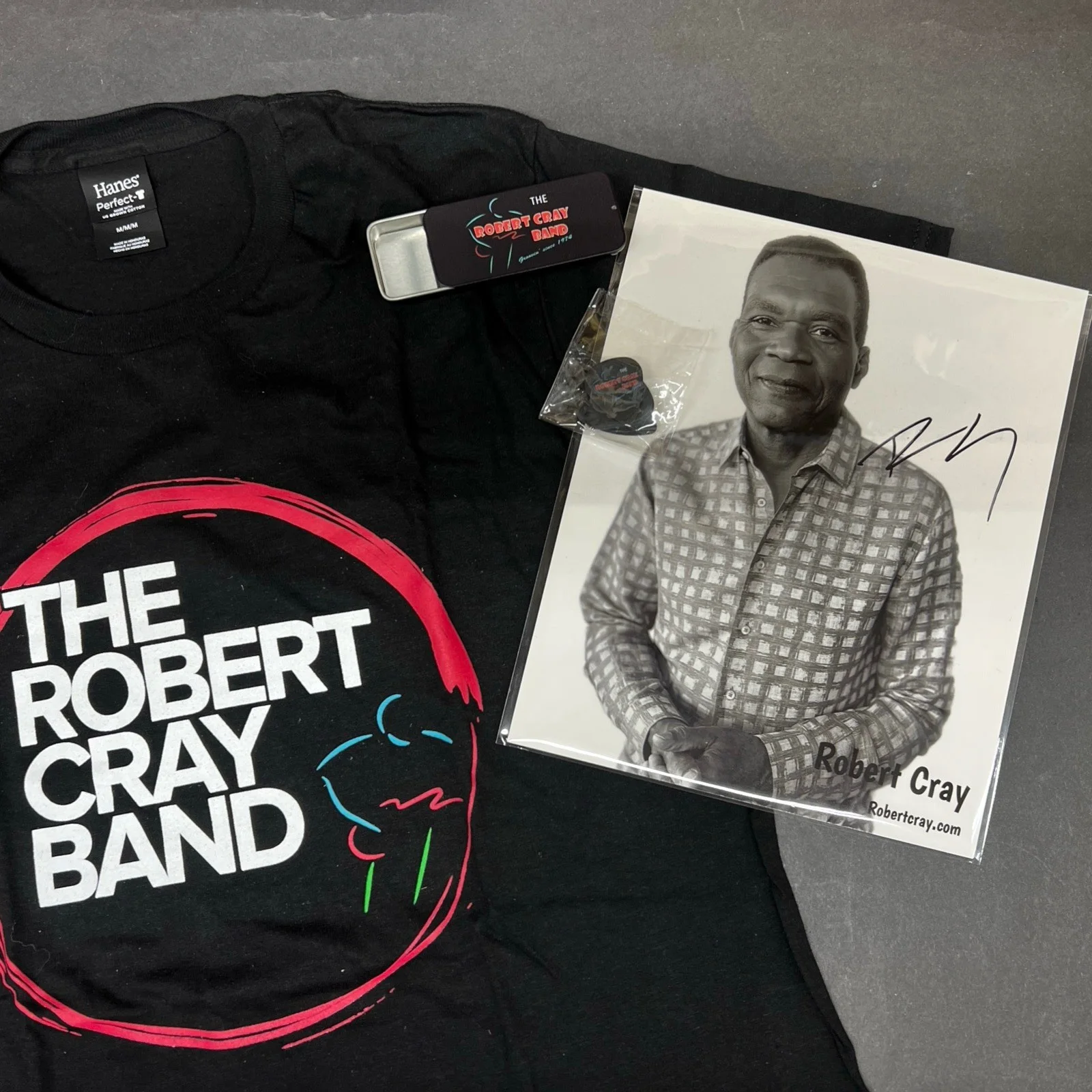 ROBERT CRAY SIGNED AUTOGRAPHED 8x10 PHOTO + T-Shirt & 5 Guitar Picks. VIP Gift, image 3