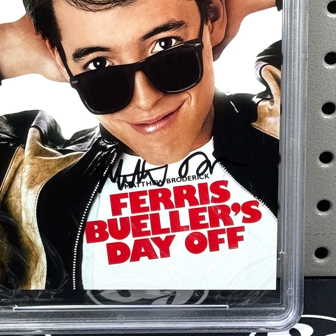 Matthew Broderick — MATTHEW BRODERICK Signed Ferris Bueller's Day Off DVD Insert PSA Slab Rare Auto, image 2