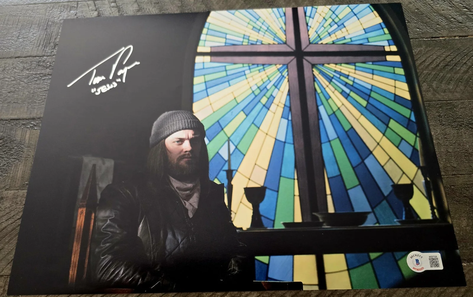 Tom Payne — Tom Payne Signed 11x14 The Walking Dead Beckett Witnessed