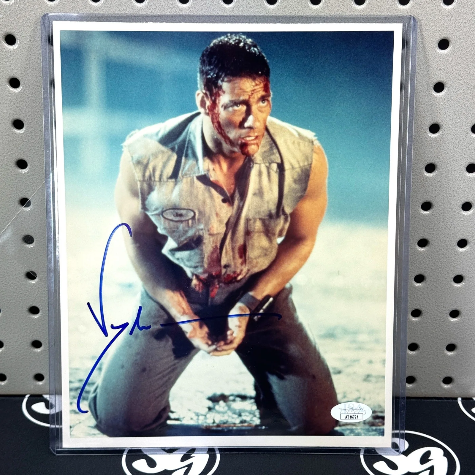 Jean-Claude Van Damme — JEAN-CLAUDE VAN DAMME Signed 8x10 "Universal Soldier" Photo JSA Certified Auto B