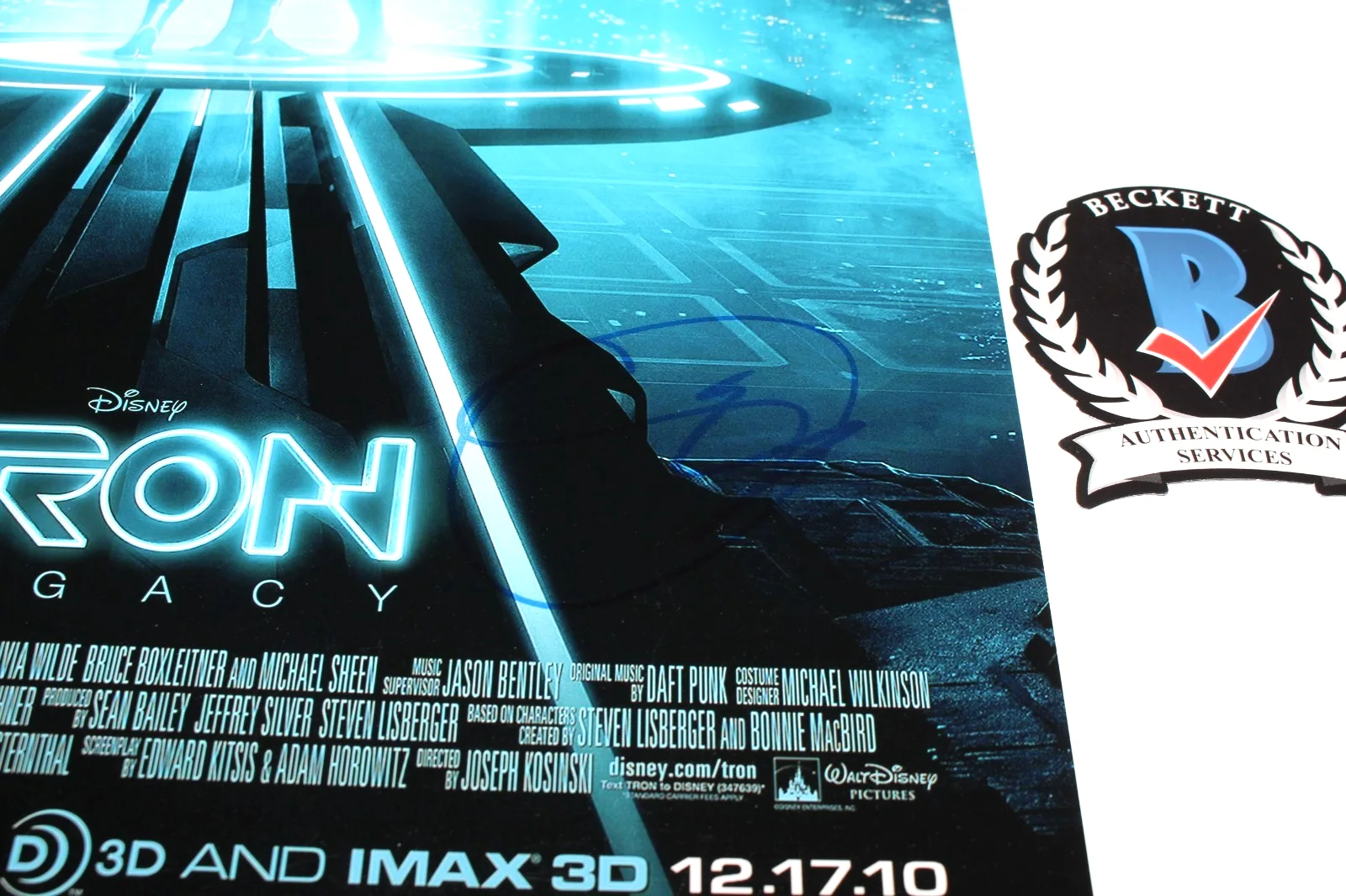 OLIVIA WILDE SIGNED 'TRON: LEGACY' 12x18 MOVIE POSTER AUTOGRAPH BECKETT BAS COA, изображение 2