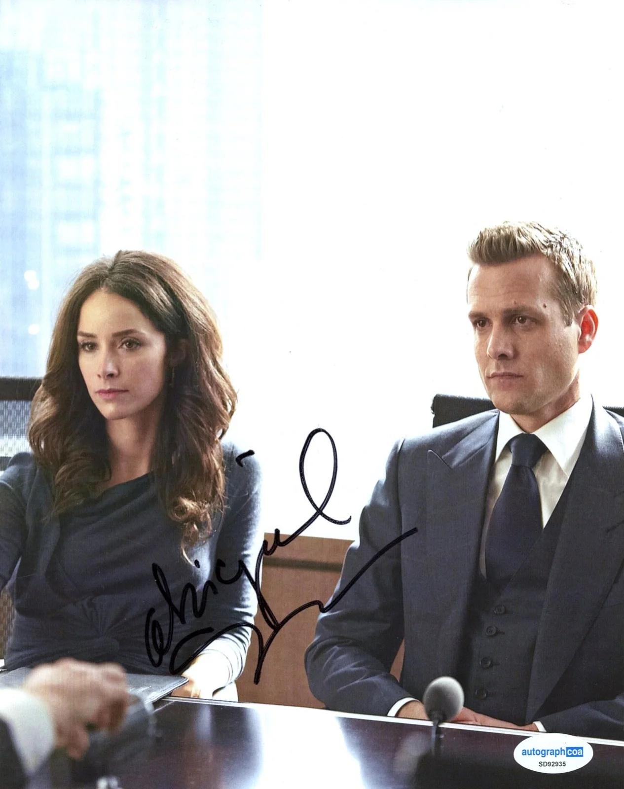 Abigail Spencer — Abigail Spencer signed "SUITS" 8x10 Photo EXACT PROOF Scottie & Harvey ACOA COA, image 4