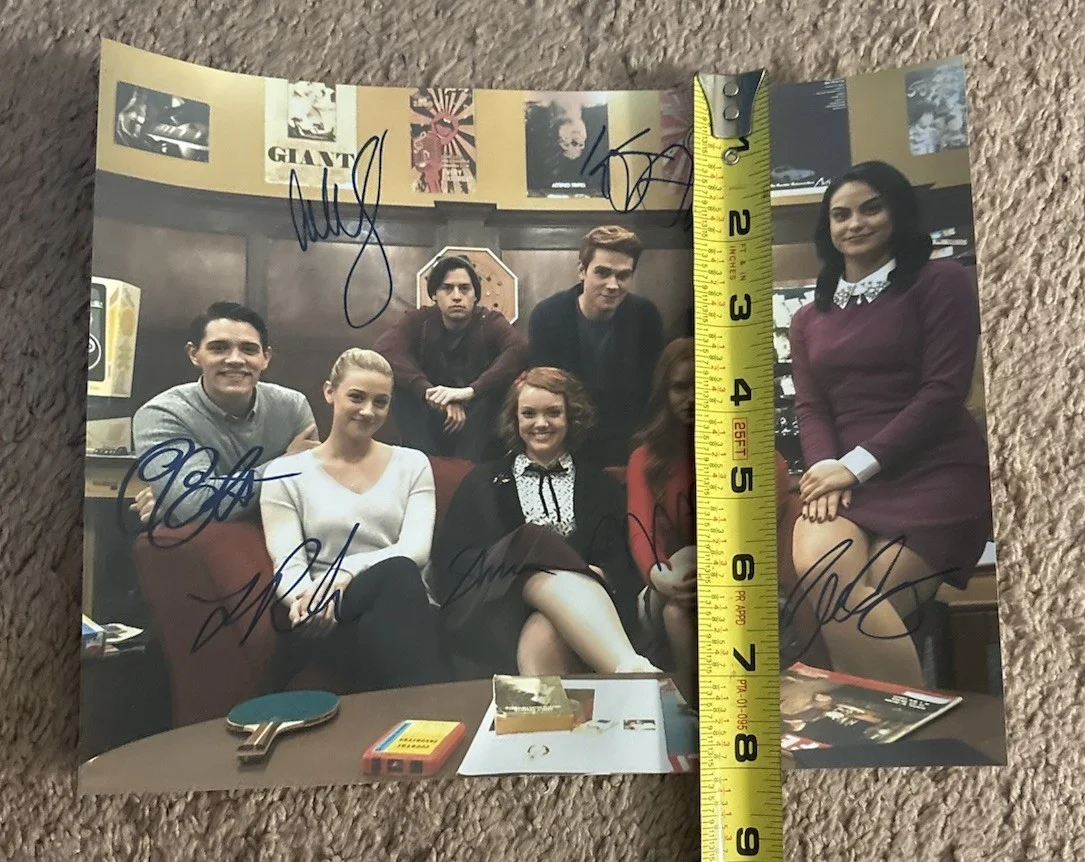 New Signed Riverdale TV Series Poster 8in x 10in, изображение 2