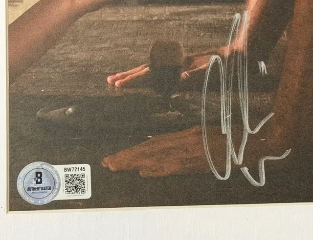 CHARLI XCX WUTHERING HEIGHTS SIGNED AUTOGRAPH CD W/FRAME BECKETT COA, изображение 2