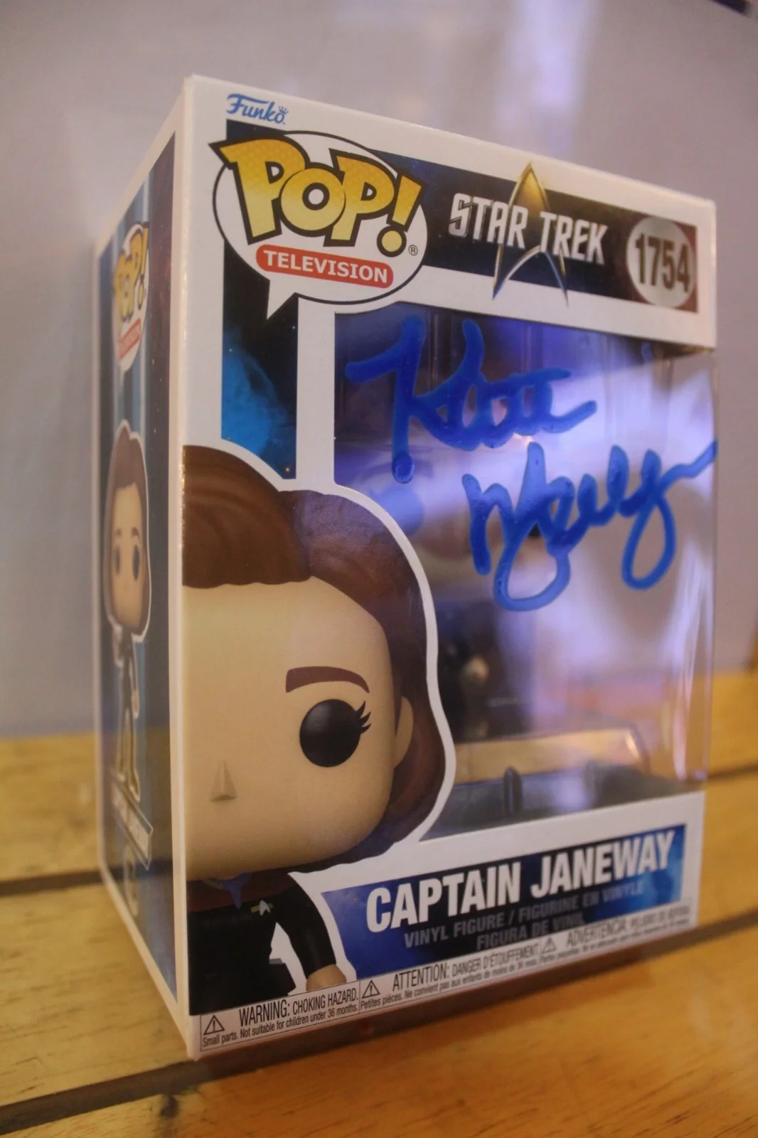 Kate Mulgrew — Signed Funko Pop #1754 - Star Trek - Voyager - Kate Mulgrew + COA, изображение 4