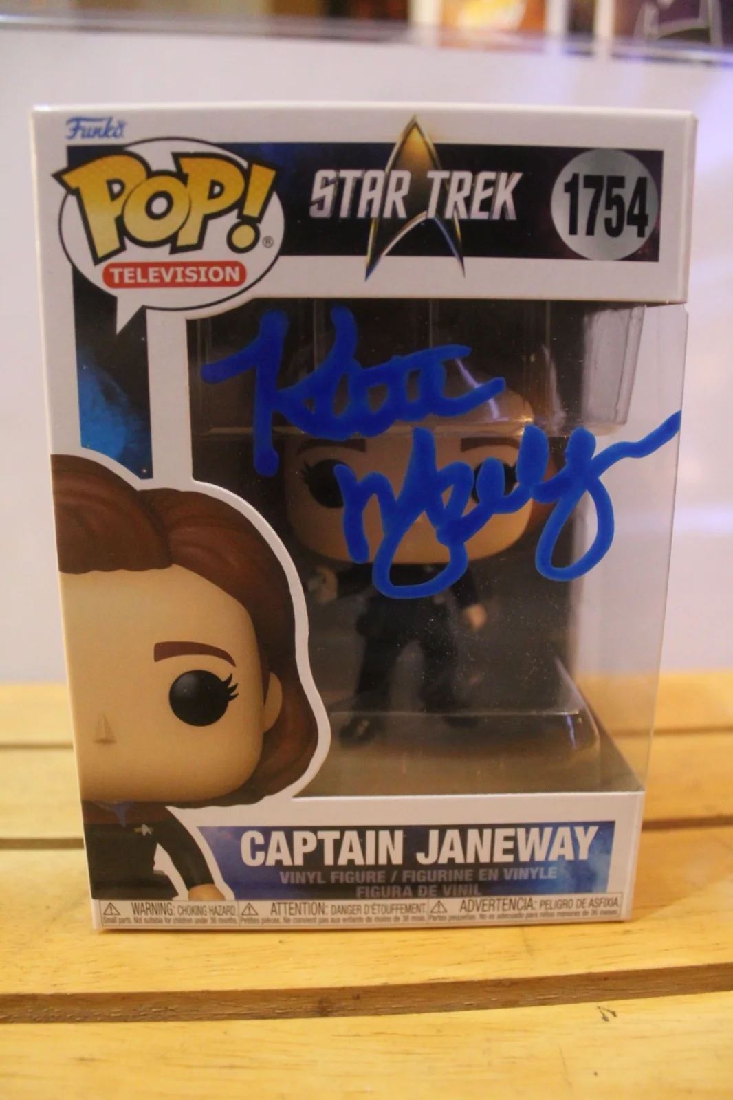 Kate Mulgrew — Signed Funko Pop #1754 - Star Trek - Voyager - Kate Mulgrew + COA, изображение 5