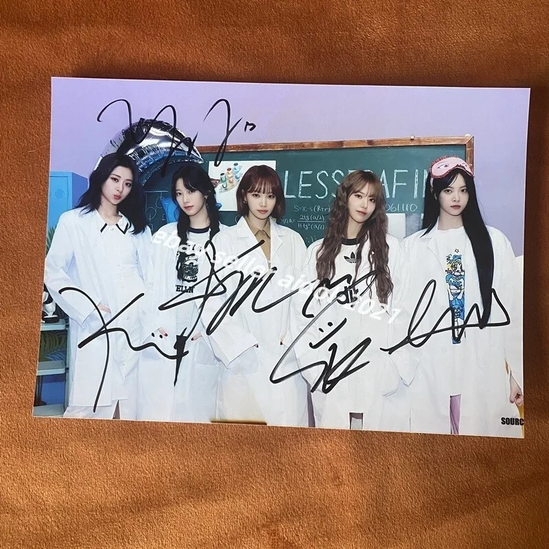 LE SSERAFIM Group Autographed Signed Photo K-POP Collection 4*6 2024B, image 4
