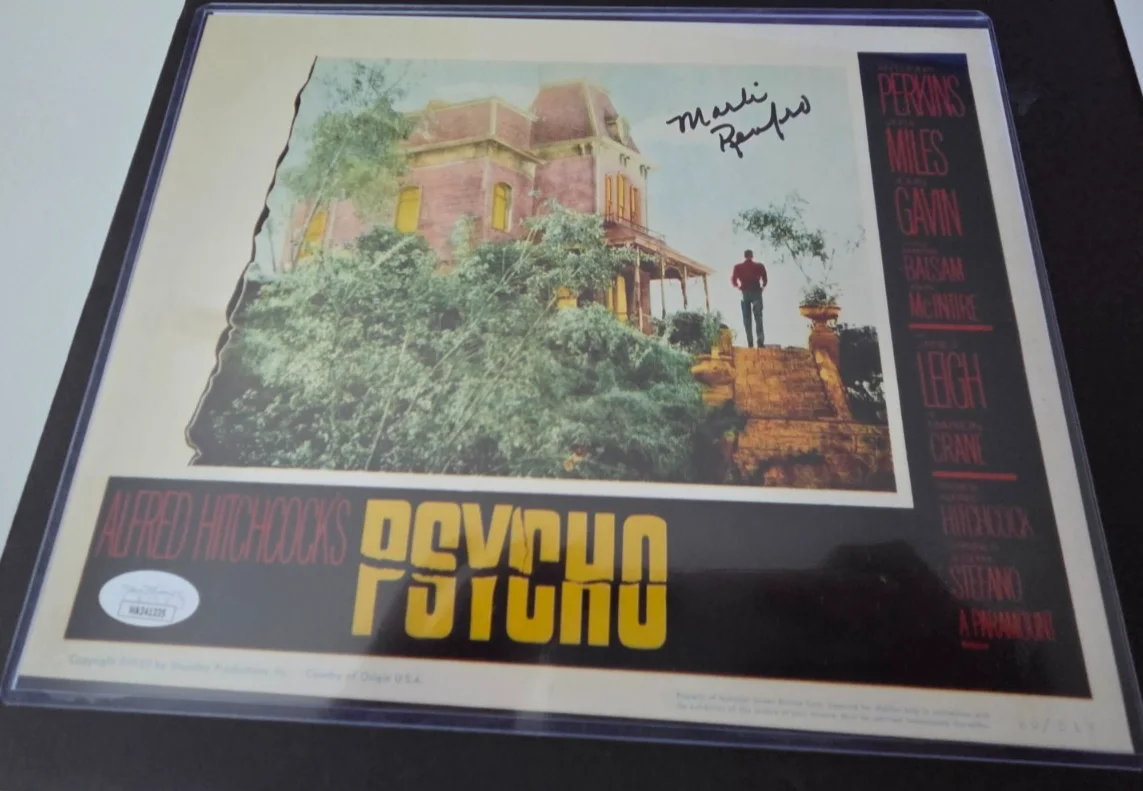 Marli Renfro — Marli Renfro 'Psycho' Autographed Hard Signed 8x10 Photo - JSA COA, image 2