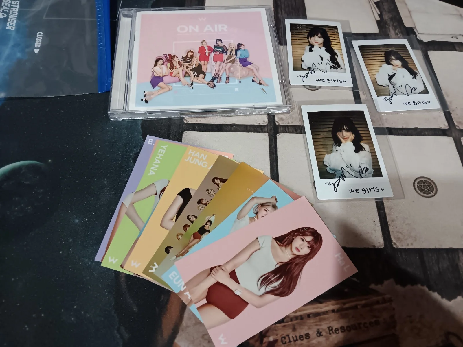 We Girls On Air Makestar signed album plus 3 signed polaroid used good condition, изображение 2