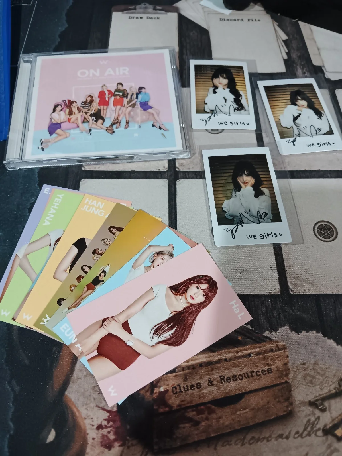 We Girls On Air Makestar signed album plus 3 signed polaroid used good condition, изображение 3