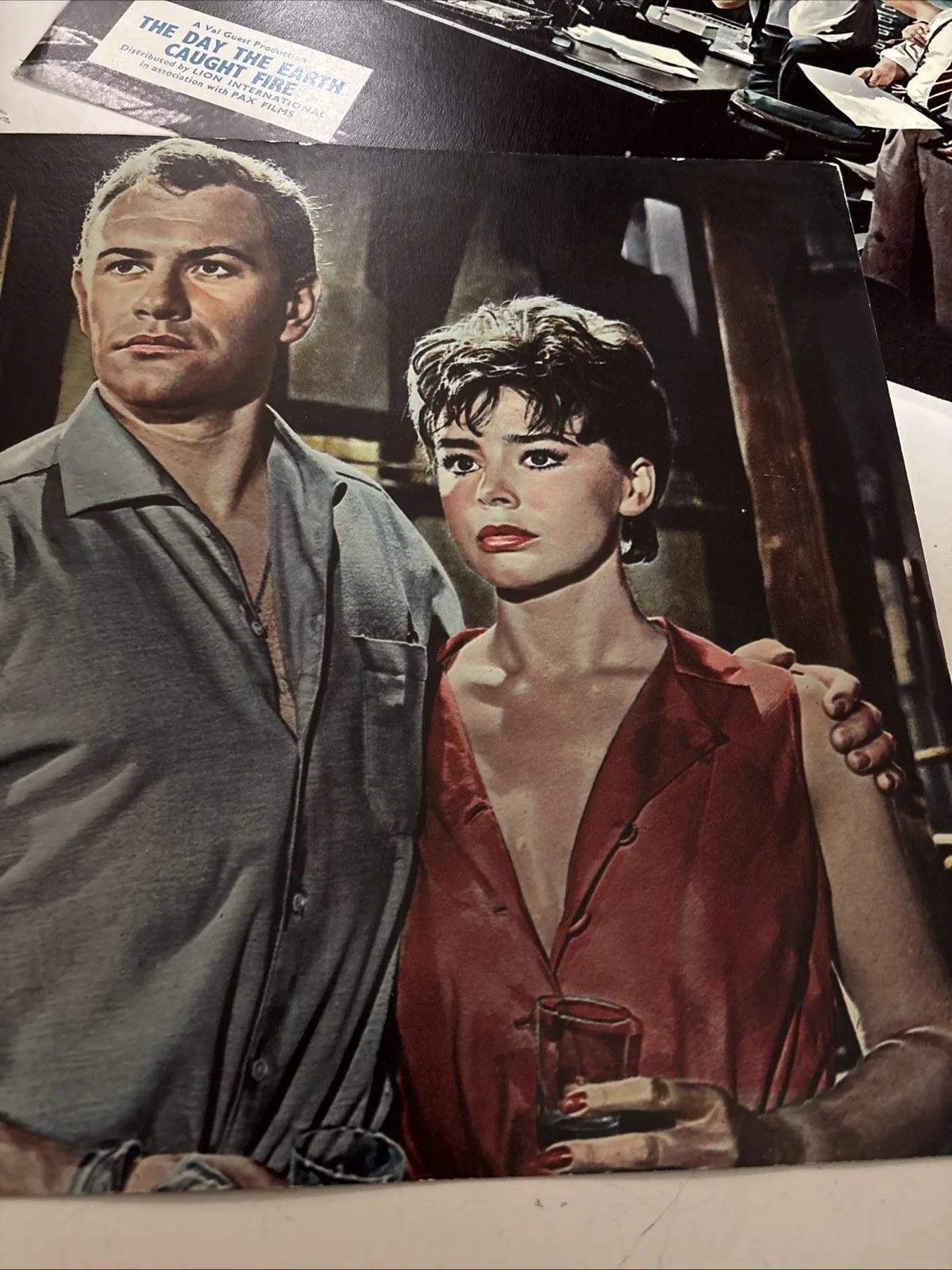 THE DAY THE EARTH CAUGHT FIRE - VINTAGE LOBBY CARD SET X8, image 4