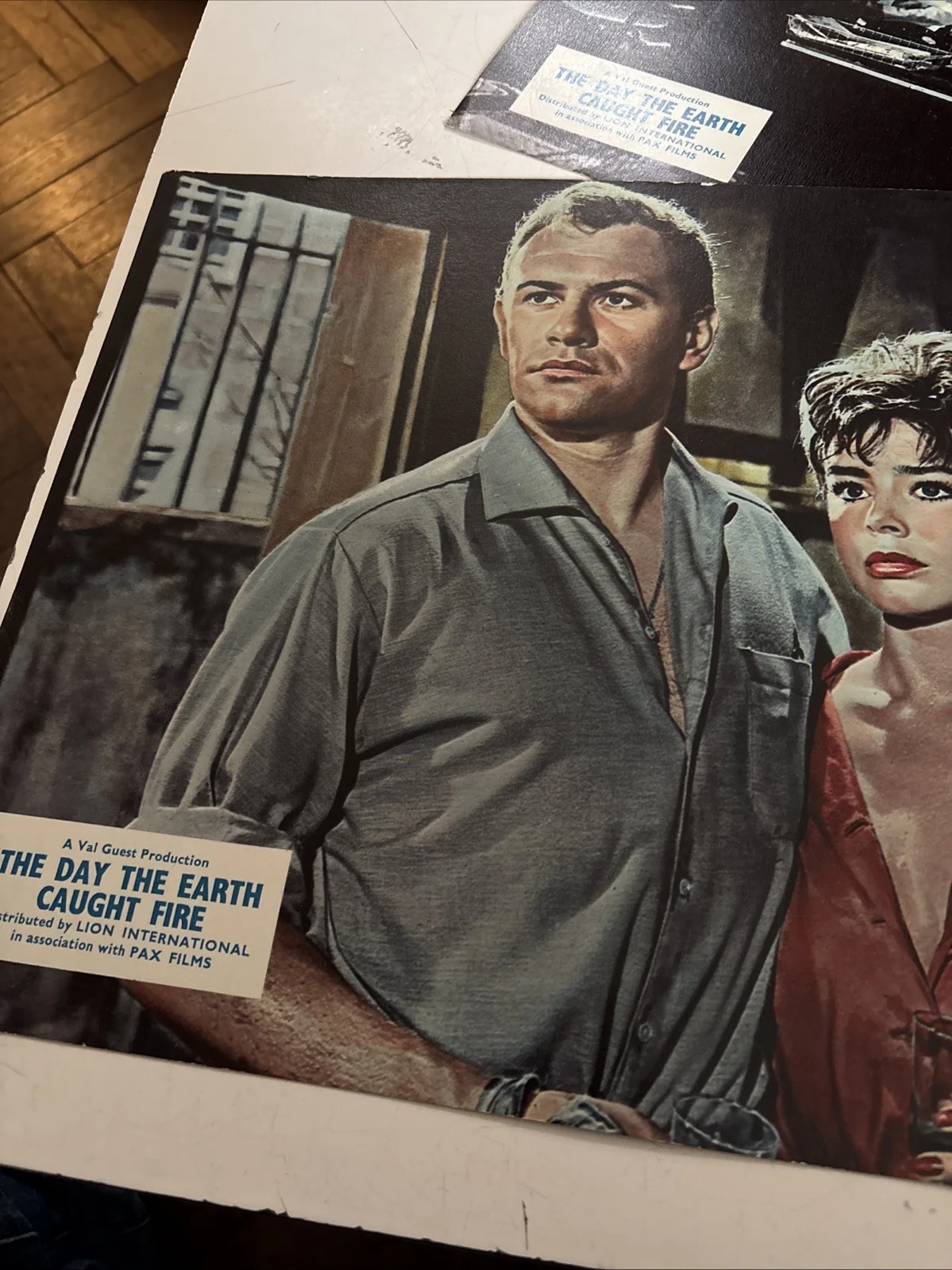 THE DAY THE EARTH CAUGHT FIRE - VINTAGE LOBBY CARD SET X8, image 5