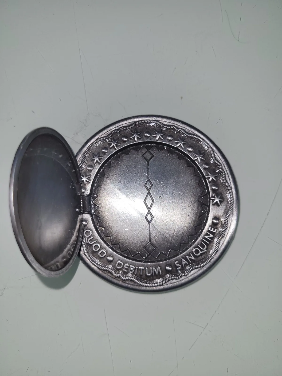 JOHN WICK : Chapter 2 : Blood Oath Marker Skull Coin & Gift Bag Keanu Reeves New, image 3