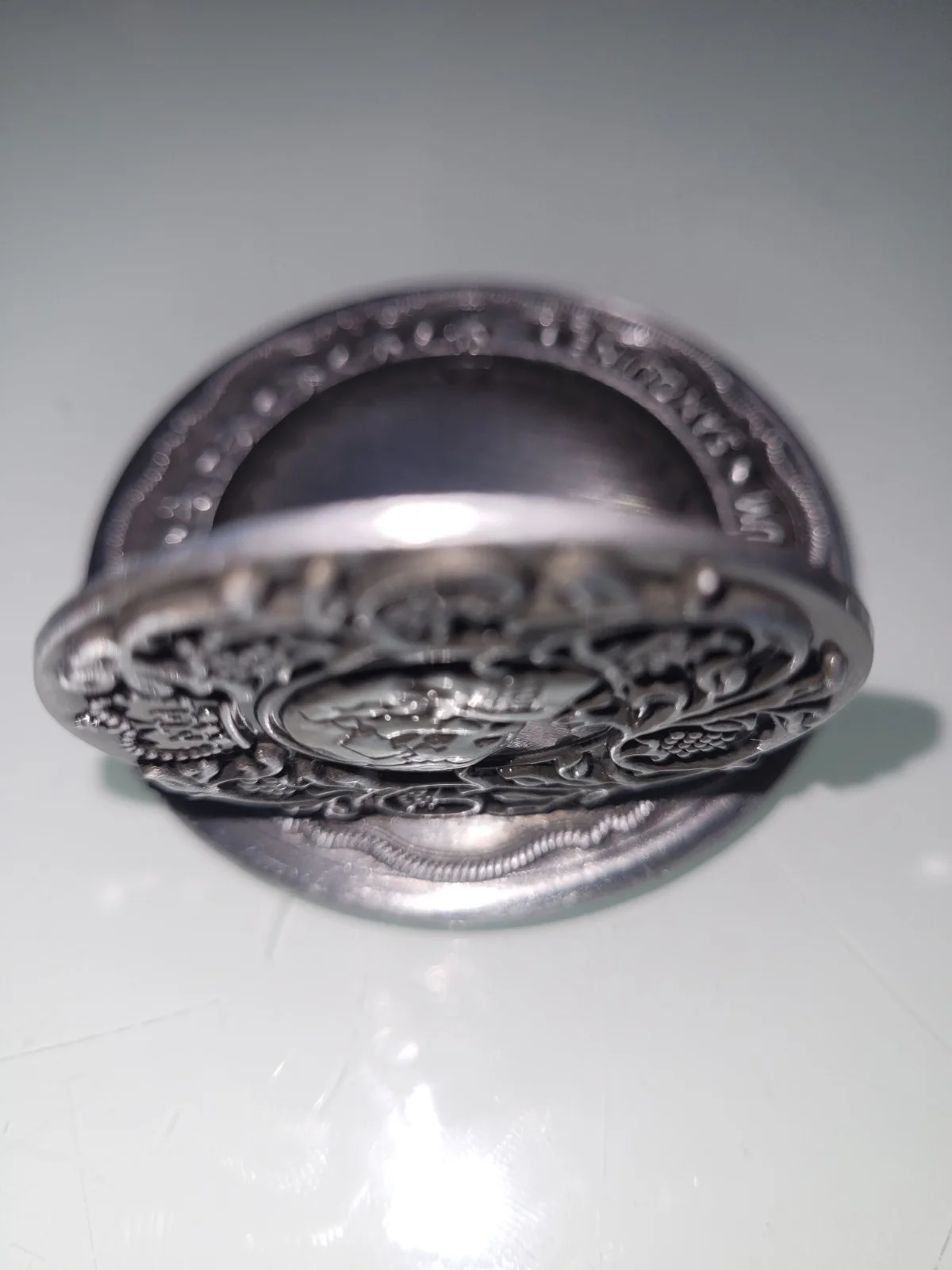 JOHN WICK : Chapter 2 : Blood Oath Marker Skull Coin & Gift Bag Keanu Reeves New, image 4
