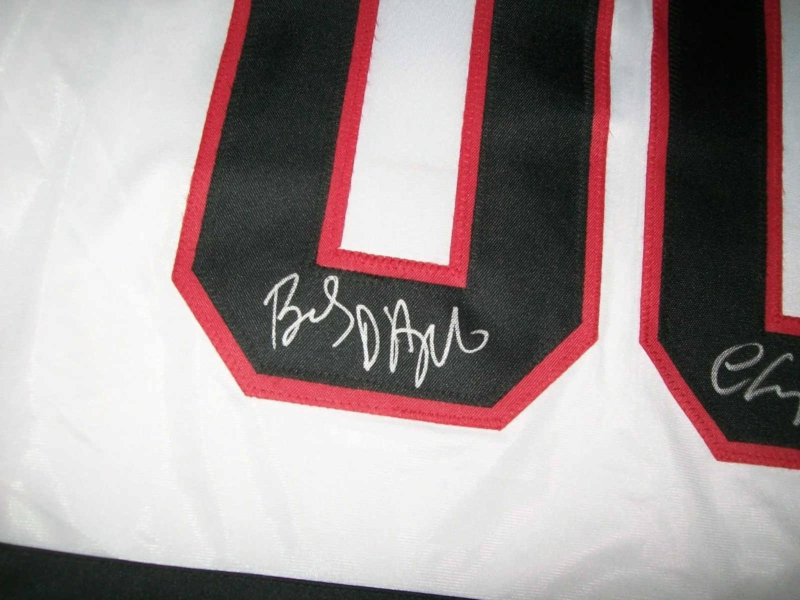 CHEVY CHASE & BEVERLY D'ANGELO SIGNED AUTOGRAPH AUTO 00 GRISWOLD JERSEY SWAU, изображение 2