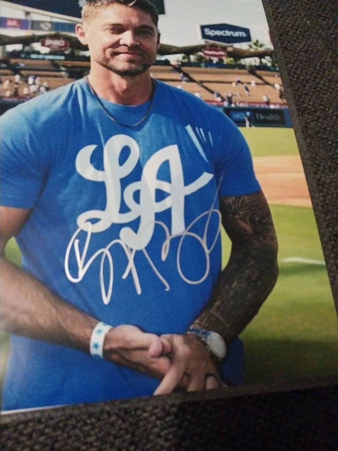 Brett Young Singer Signed 8x10 Photo JSA Certified Country Music Singer, изображение 2