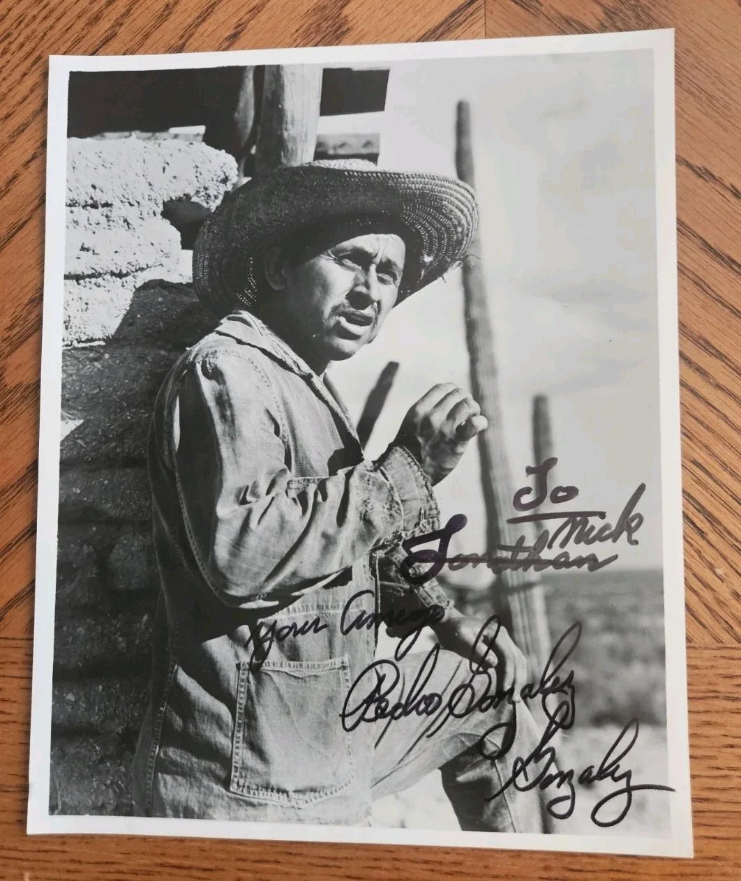 Pedro Gonzalez Gonzalez — Pedro Gonzalez Gonzalez signed early vintage 8x10 photo, John Wayne movie actor
