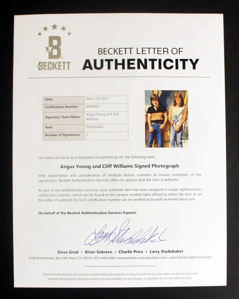 *Beckett LOA* - ANGUS YOUNG & CLIFF WILLIAMS SIGNED Large 11x14 Photo AC/DC!, image 4