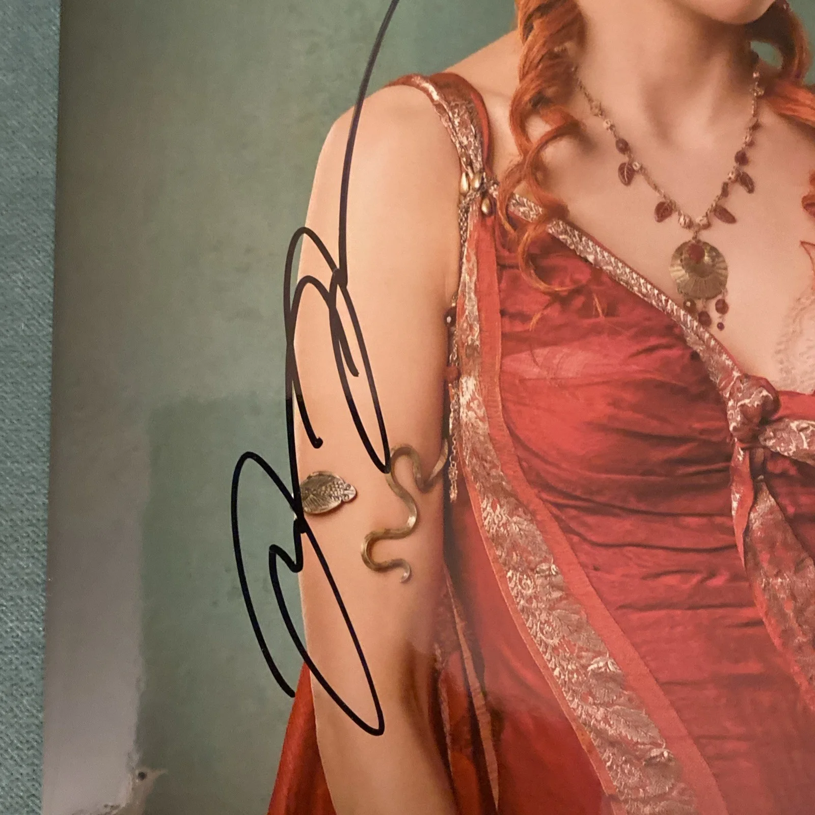 Lucy Lawless — Lucy Lawless Original Signature Autographed 8X10 Photo Spartacus Xena W/ COA, изображение 3