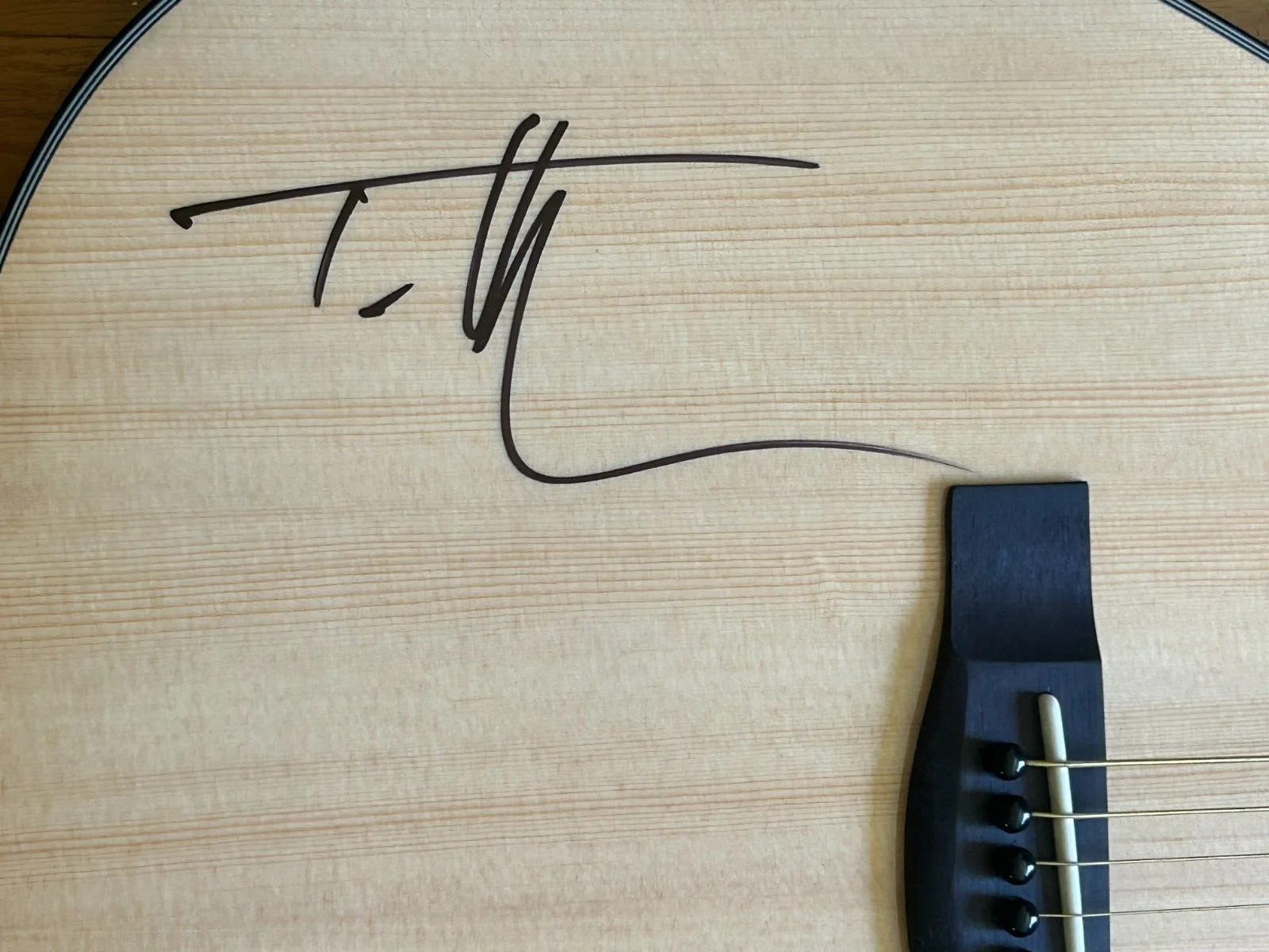 Tim McGraw signed Yamaha Acoustic Guitar JSA Graded 9 Autograph JSA COA LOA, изображение 2