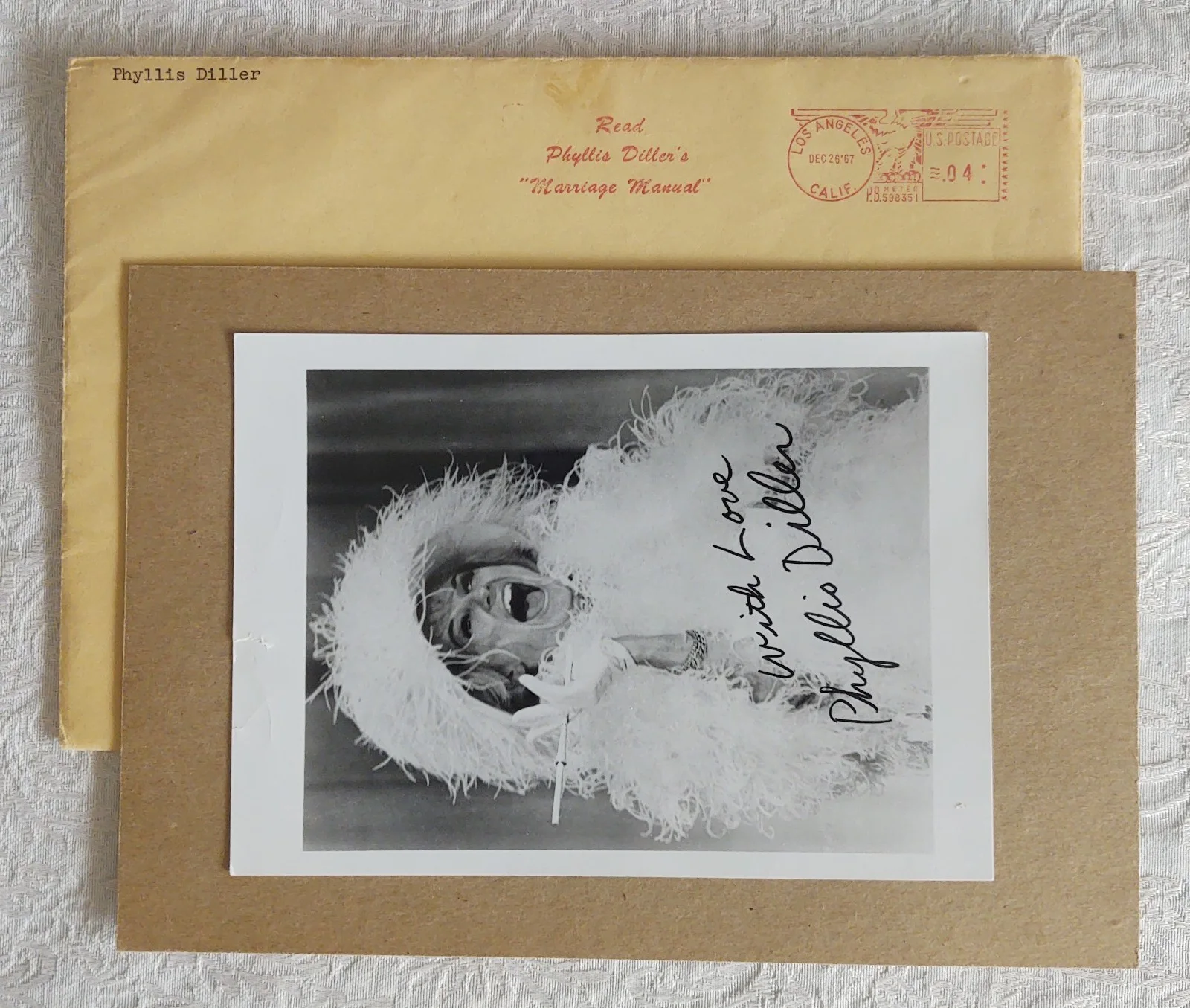 Phyllis Diller — Vtg Phyllis Diller Autographed B&W Photo Orig Envelope 1967 Marriage Manual, изображение 2