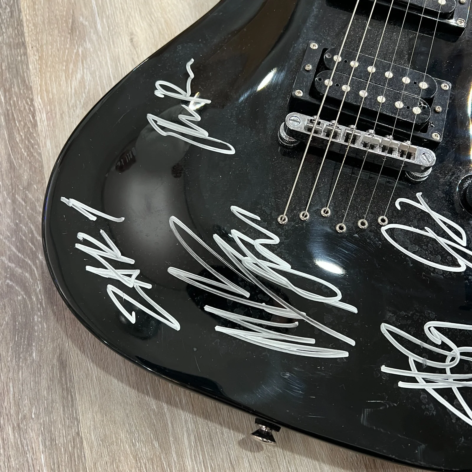Avenged Sevenfold x5 Full Band-Signed Schecter Diamond Series Electric Guitar, изображение 3