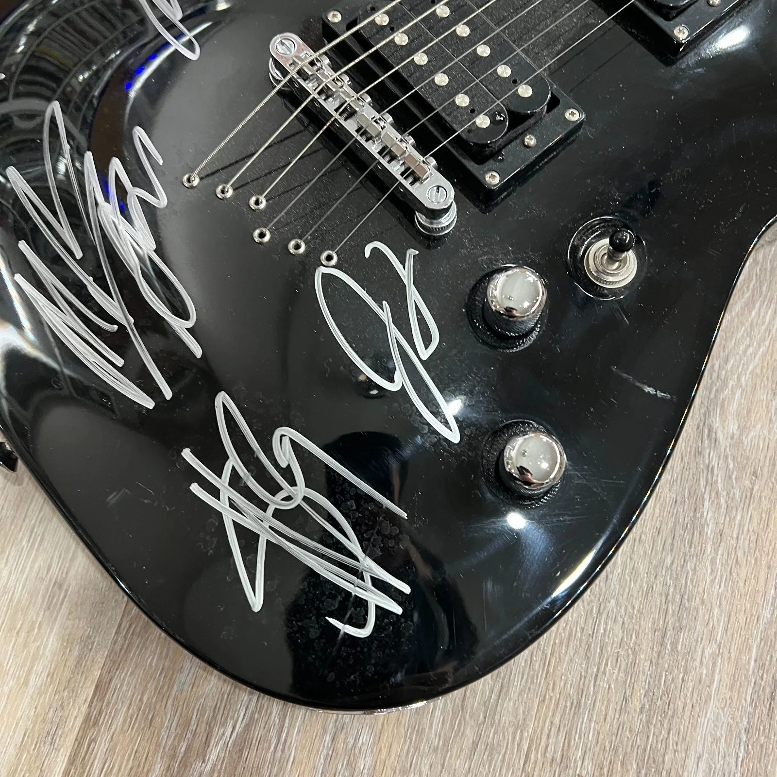 Avenged Sevenfold x5 Full Band-Signed Schecter Diamond Series Electric Guitar, изображение 4