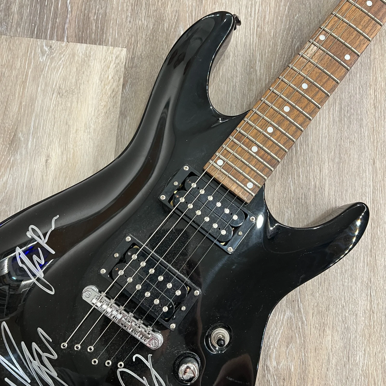 Avenged Sevenfold x5 Full Band-Signed Schecter Diamond Series Electric Guitar, изображение 5