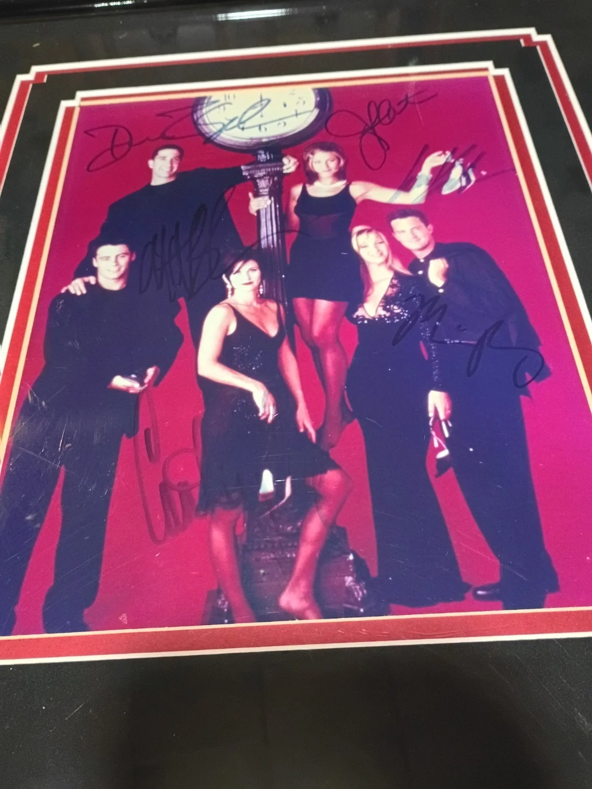 Full Cast — FRIENDS Full Cast Autographed iconic "clock" photograph, framed w/ nameplate., изображение 4