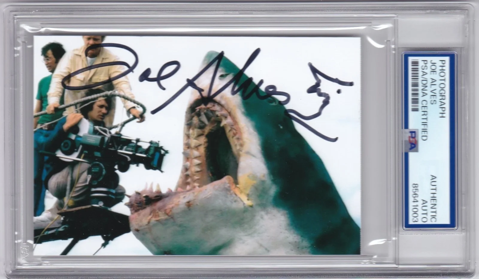 Joe Alves — JOE ALVES PSA DNA AUTOGRAPHED SIGNED COLOR PHOTO W/SHARK SKETCH JAWS DIRECTOR