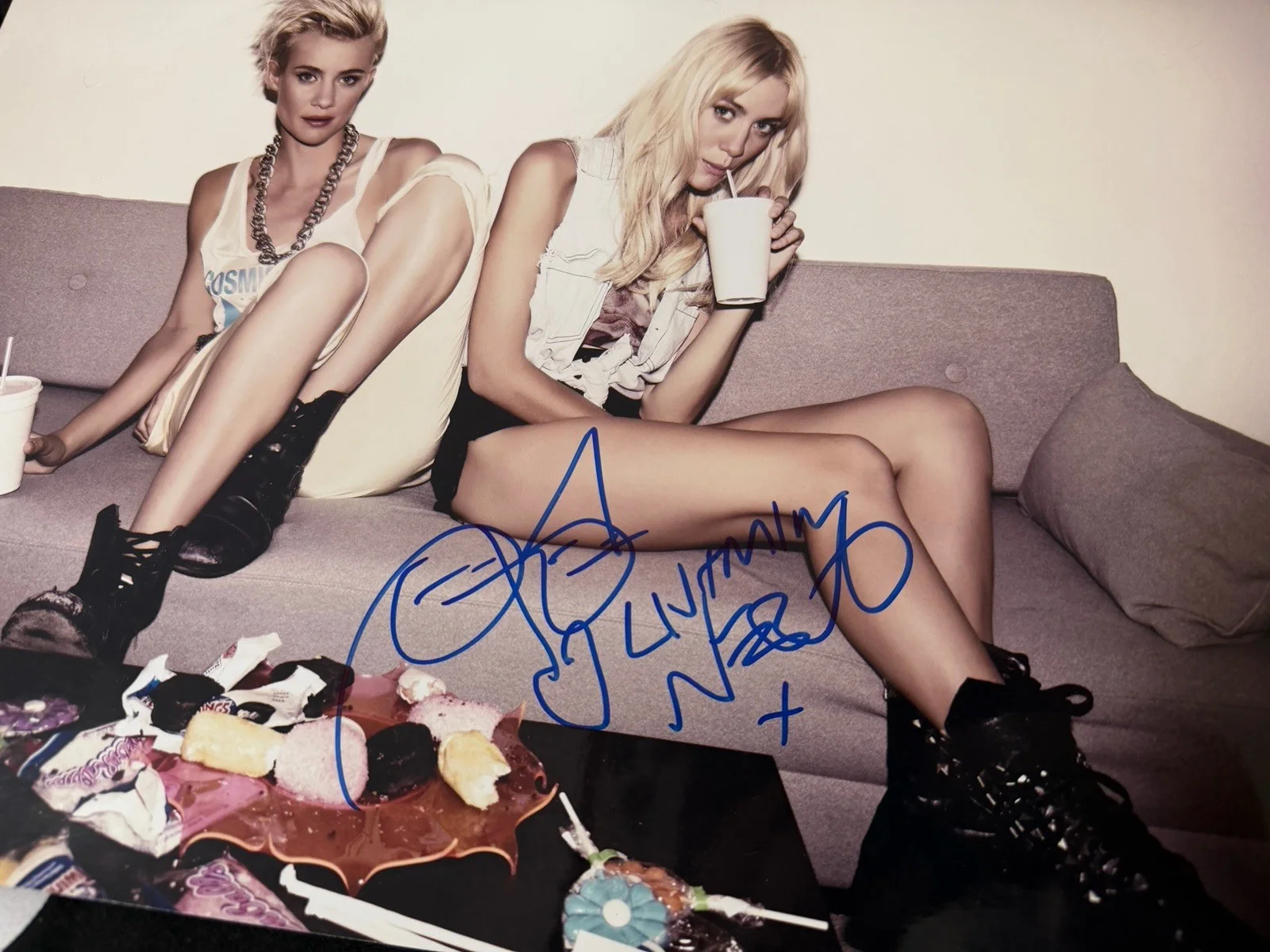 NERVO SIGNED AUTOGRAPHED 11/14 PHOTO EDM DJ DUO RARE OLIVIA & MARIAM NERVO, изображение 2