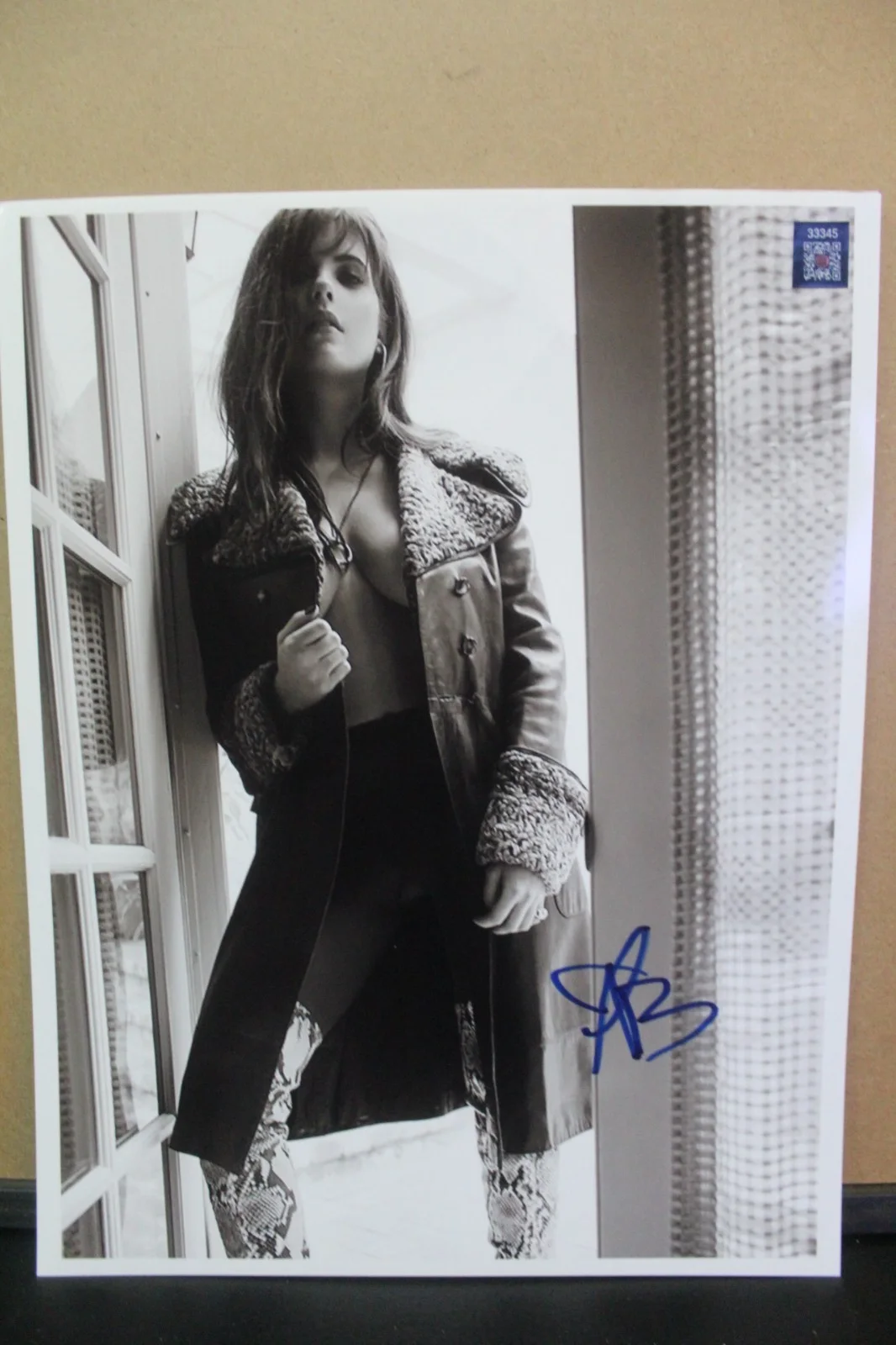 Ashley Benson — Signed Photo - 8x10 - Ashley Benson, Model/Actress - Pretty Little Liars +COA, изображение 2
