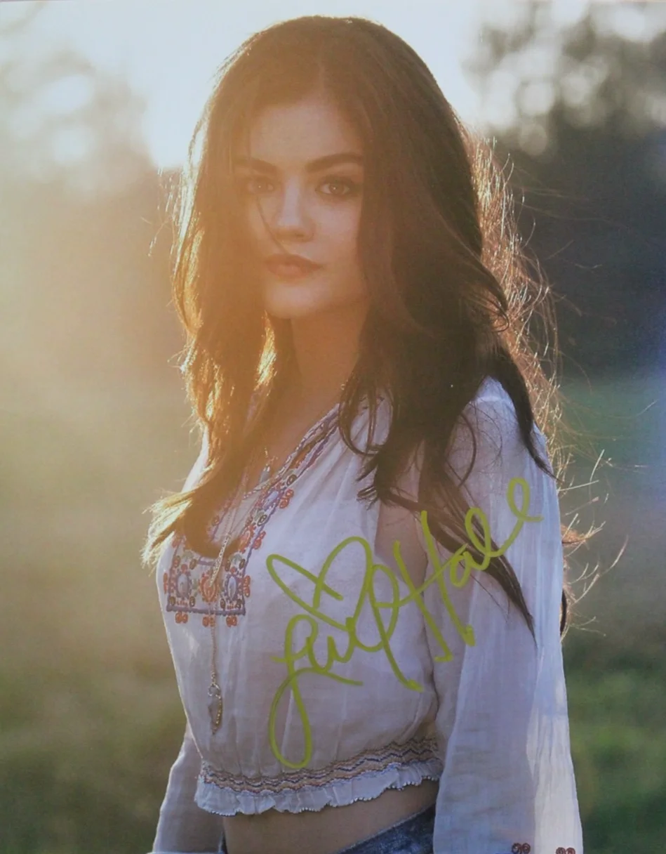 Lucy Hale — Signed Photo - 8x10 - Lucy Hale, Model/Actress - Pretty Little Liars +COA