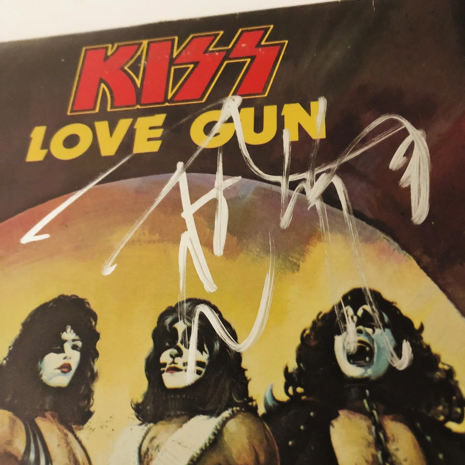 Kiss Autographed Album Cover, Love Gun, Signed Gene Simmons & Peter Criss, 1977, изображение 3