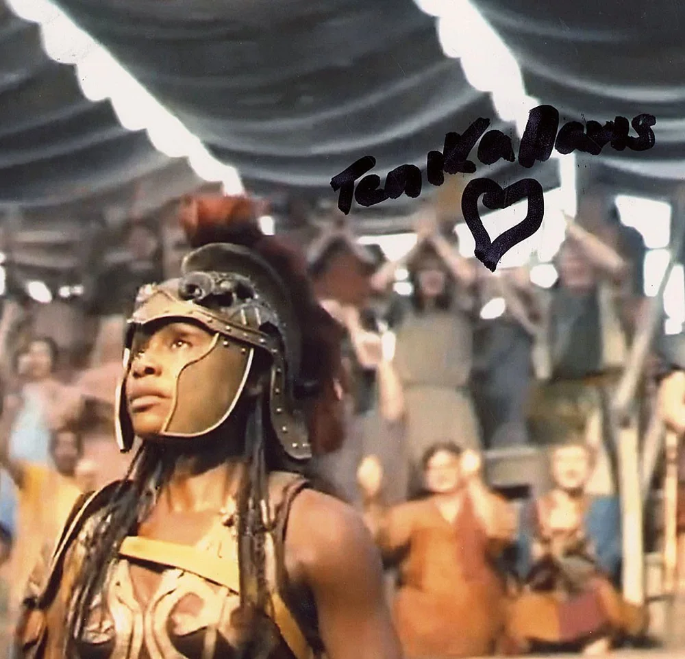 Tenika Davis — Tenika Davis signed "SPARTACUS: HOUSE OF ASHUR" 8x10 Photo PROOF c Achillia ACOA, изображение 4