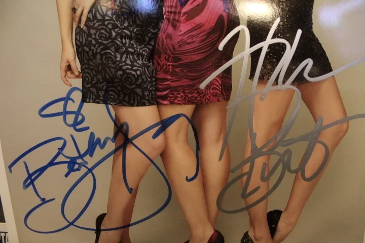 Hilarie Burton, Sophia Bush, Bethany Joy Lenz — Signed Photo - T.V. Series - 8x10 - One Tree Hill - Sophia Bush +COA, изображение 3