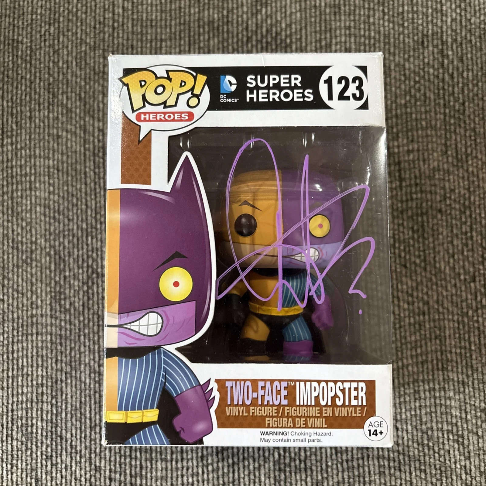 Aaron Eckhart — AARON ECKHART SIGNED TWO-FACE Imposter #123 FUNKO POP THE DARK KNIGHT Autograph