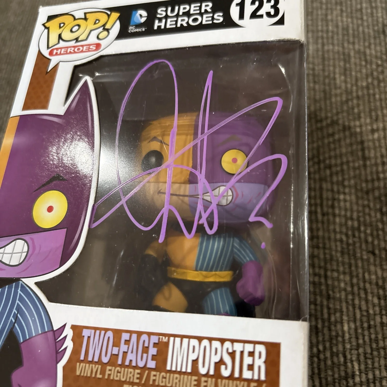 Aaron Eckhart — AARON ECKHART SIGNED TWO-FACE Imposter #123 FUNKO POP THE DARK KNIGHT Autograph, изображение 3